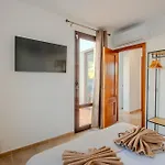 Tania Luxury