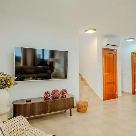 Tania Luxury فيلة